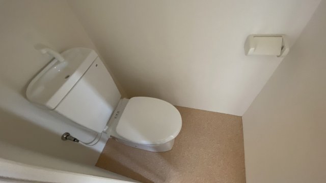 トイレ　写真は同マンションの他のお部屋のものです