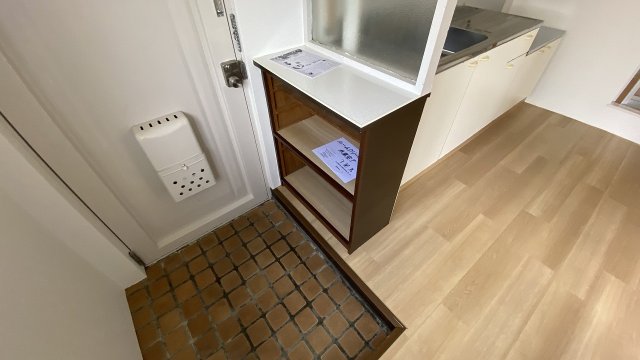 玄関　写真は同マンションの他のお部屋のものです