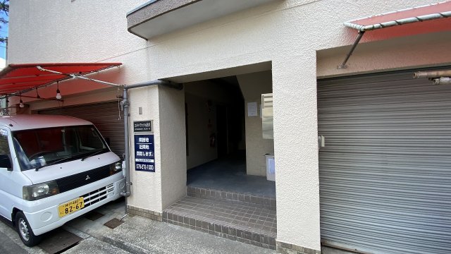 エントランス　ゆとりのあるエントランスです