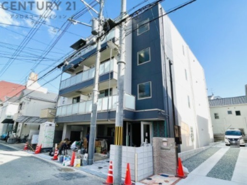 建物外観　宅配ボックス付きで不在時にも便利！