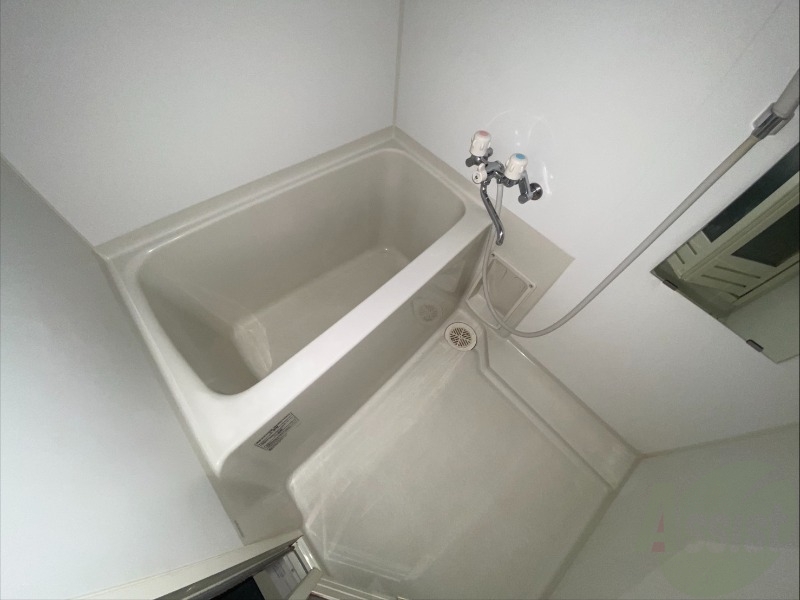 バス・シャワールーム　お風呂になります。一日の疲れを癒してくださいね。