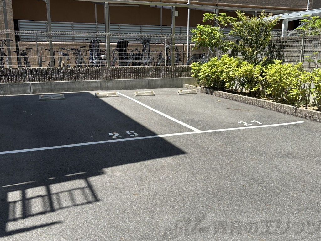 駐車場　バイク置き場