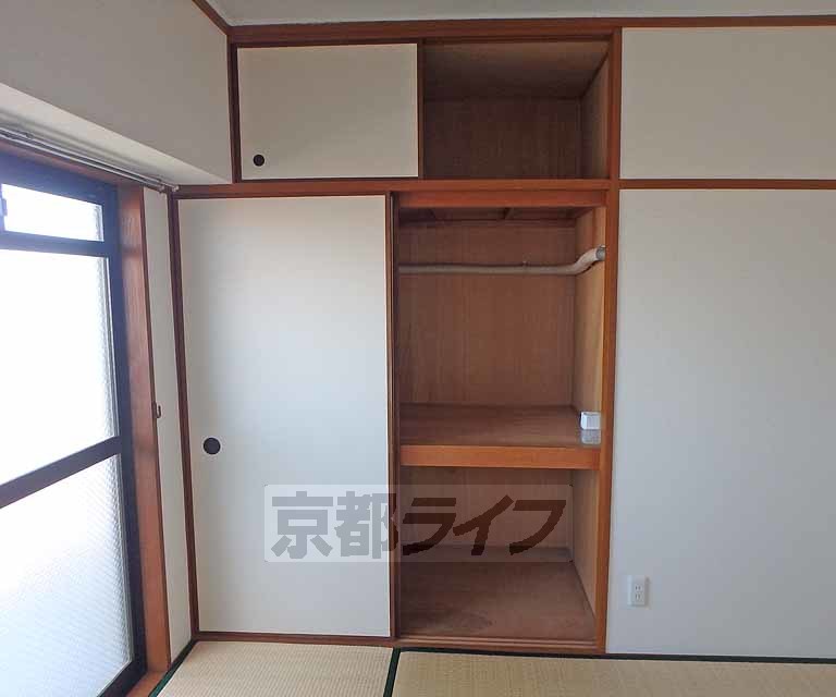 収納　天袋付きの押入れ収納です。