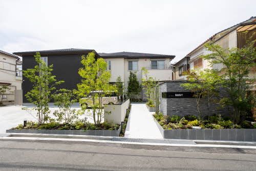 建物外観　敷地入口