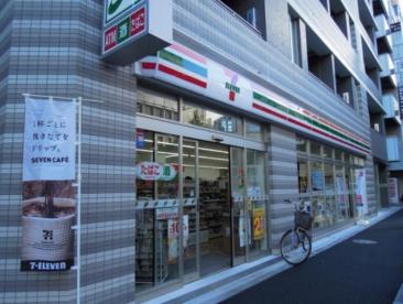 コンビニ　セブンイレブン千代田鍛冶町2丁目店（コンビニ）まで1m