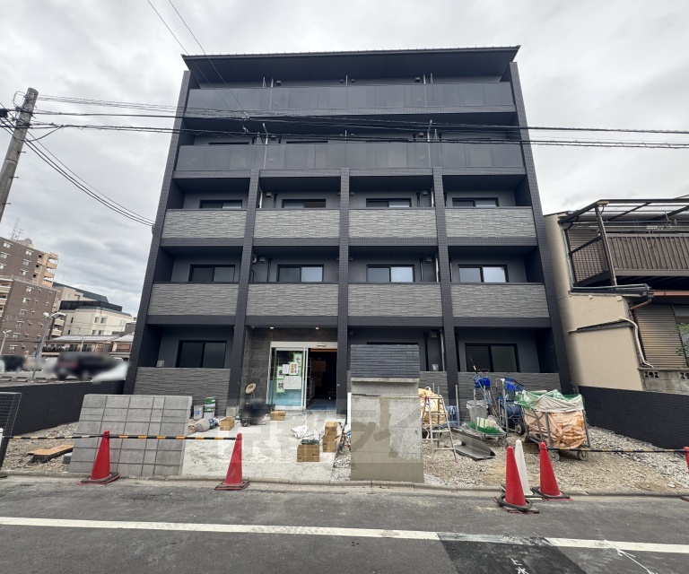 建物外観　・建築中