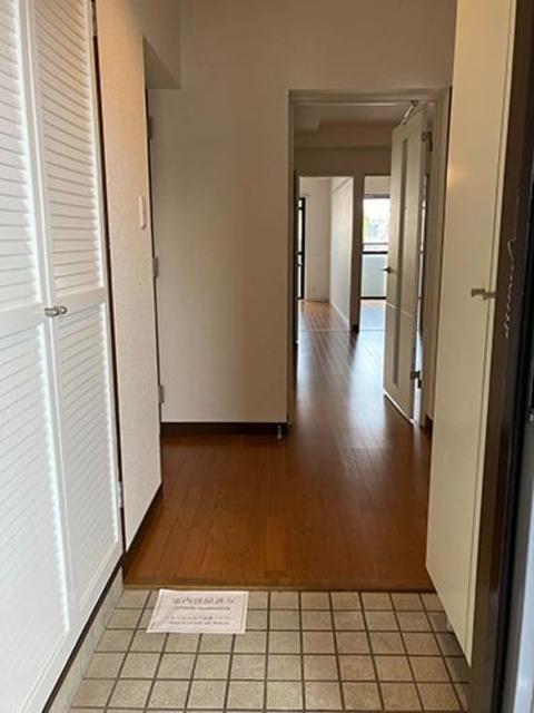 玄関　※写真は同タイプ住戸です。