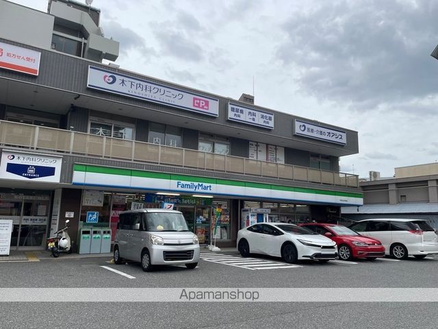 コンビニ　ファミリーマート（コンビニ）まで1087m
