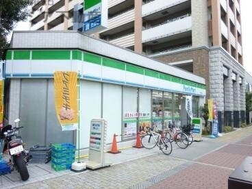 コンビニ　ファミリーマート深江橋駅前店（コンビニ）まで306m