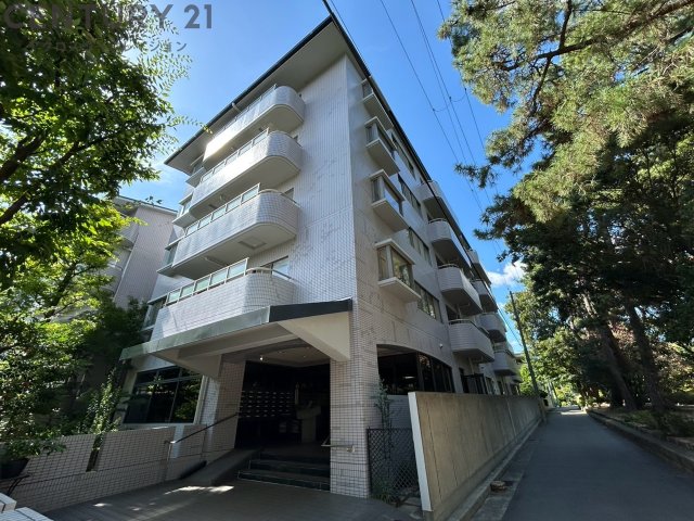 建物外観　オートロックで外部の人間が簡単に出入りできないため安心です。