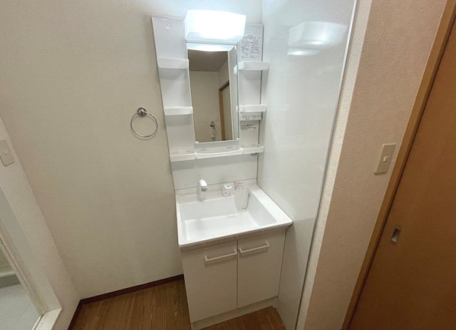 洗面設備　※写真は同シリーズ類似物件を含む為現況優先とさせて頂きます