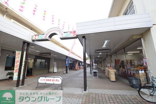 ショッピングセンター　左近山ショッピングセンター（ショッピングセンター）まで880m