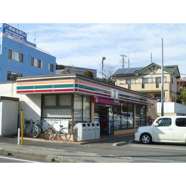 コンビニ　セブンイレブン富里日吉倉店（コンビニ）まで627m