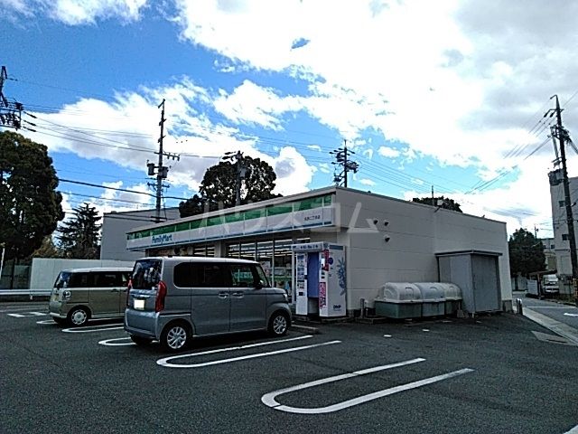 コンビニ　ファミリーマート名西二丁目店（コンビニ）まで348m