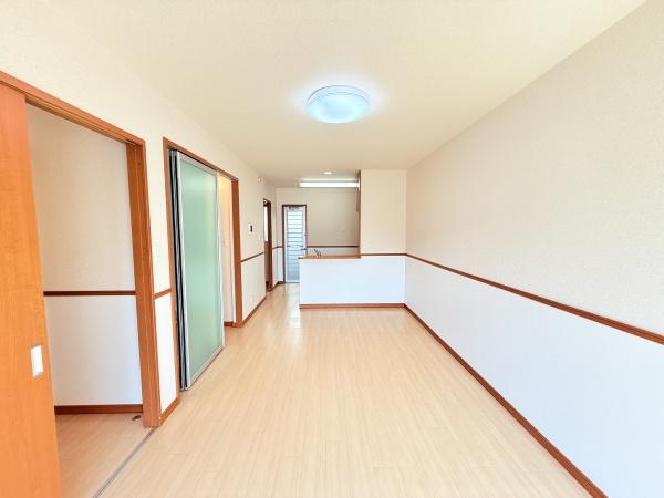 ひまわり館 栗東市林の居間写真