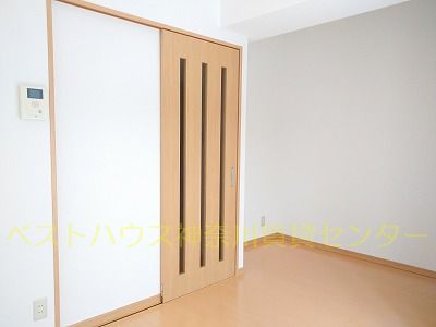 その他部屋・スペース　居室の扉は引き戸でデッドスペースが少ないです♪