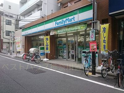 コンビニ　ファミリーマート新丸子東一丁目店（コンビニ）まで686m