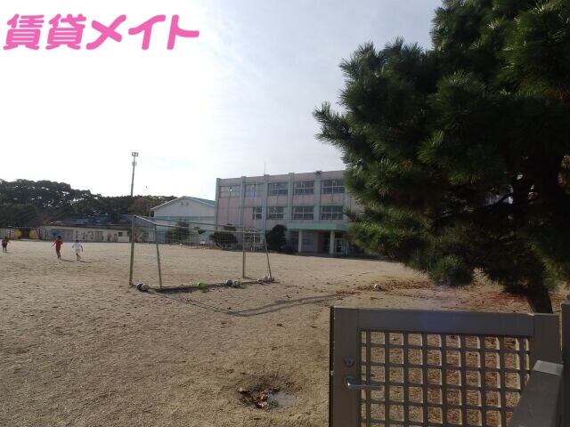 小学校　鈴鹿市立若松小学校（小学校）まで1666m