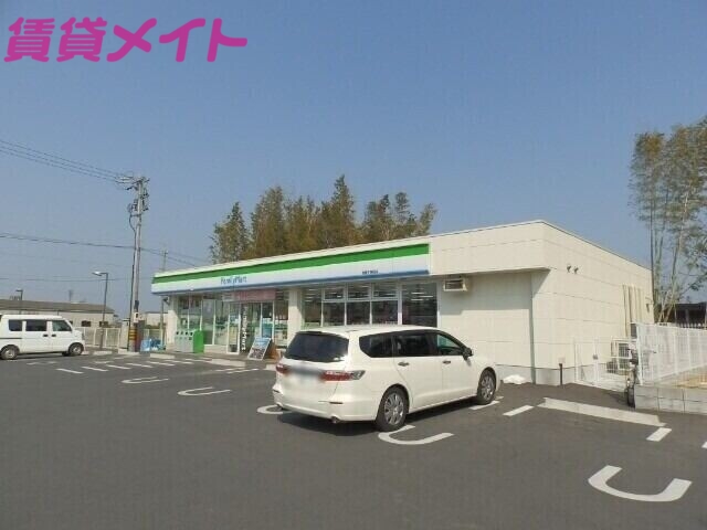 コンビニ　ファミリーマート鈴鹿下箕田店（コンビニ）まで1877m
