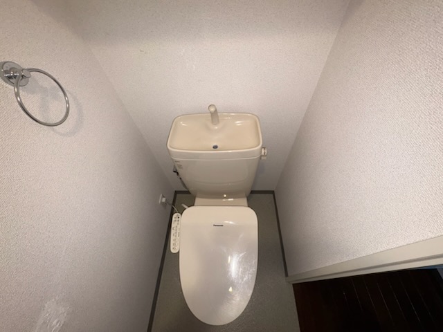 トイレ　温水洗浄便座付　WC