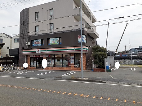 コンビニ　セブンイレブン（コンビニ）まで30m