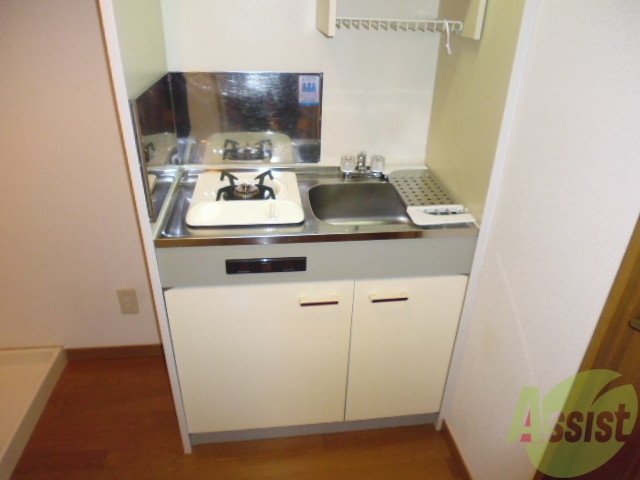 キッチン　一人暮らしにピッタリサイズ掃除もらくらくです。