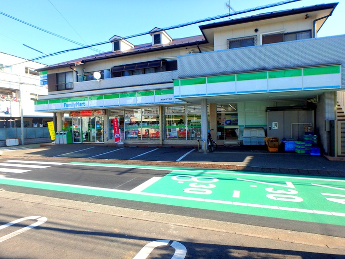 コンビニ　ファミリーマート（コンビニ）まで234m
