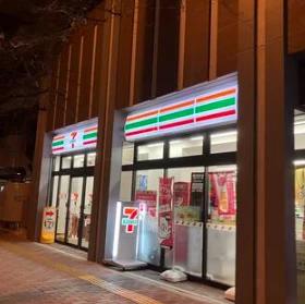 コンビニ　セブンイレブン 文京伝通院前店（コンビニ）まで65m