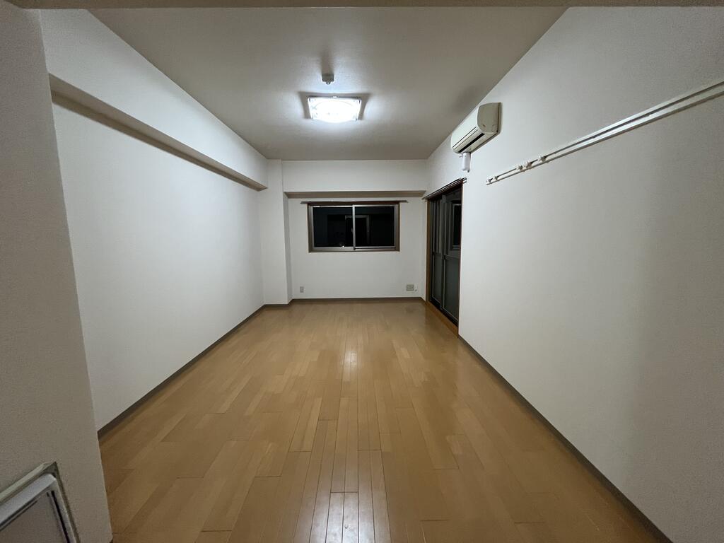 アスティオン深草の居間写真
