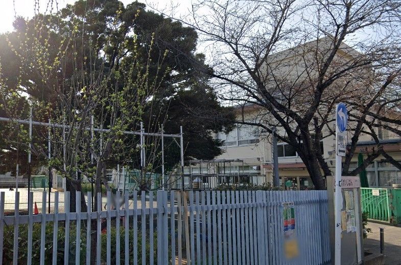 小学校　豊島区立西巣鴨小学校（小学校）まで690m
