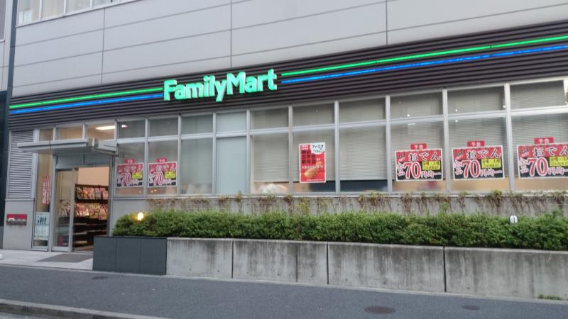 コンビニ　ファミリーマート新橋五丁目店（コンビニ）まで148m
