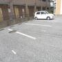 駐車場　敷地内に舗装駐車場あり※別途契約が必要です