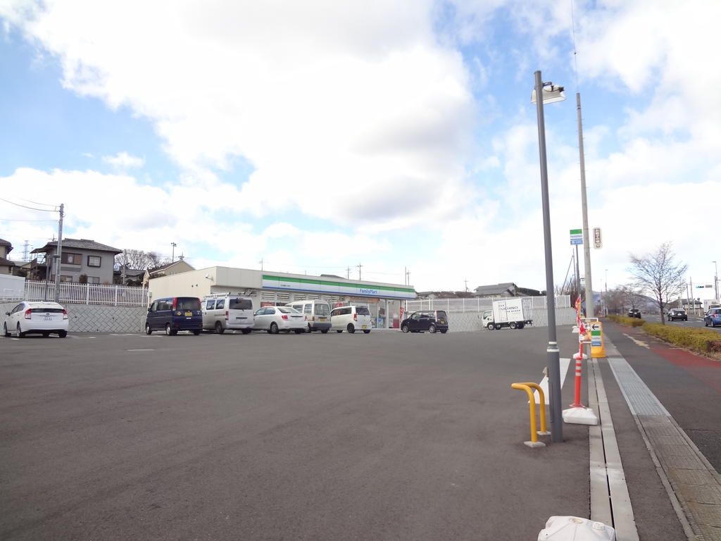 コンビニ　ファミリーマート渋川諏訪ノ木店（コンビニ）まで615m