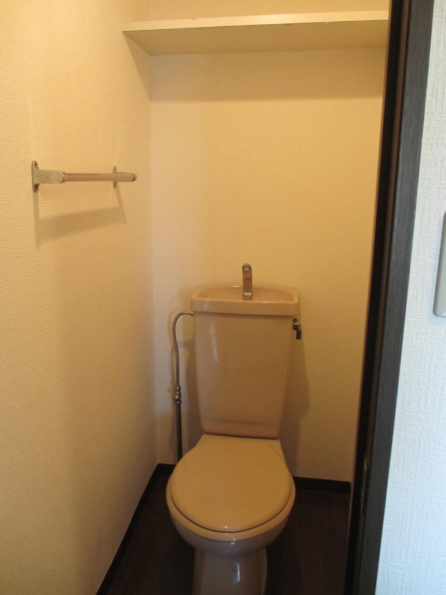 地下鉄箱崎線 千代県庁口駅 徒歩4分 8階建 築36年のトイレ写真