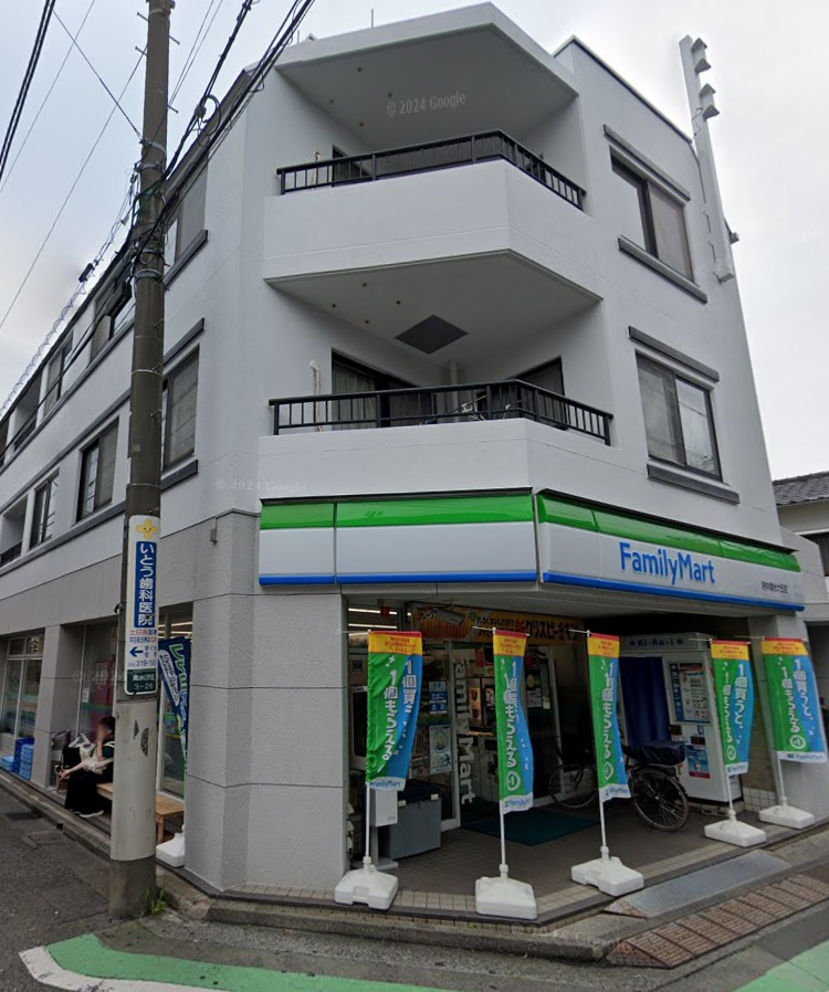 コンビニ　ファミリーマート府中清水ケ丘店（コンビニ）まで64m