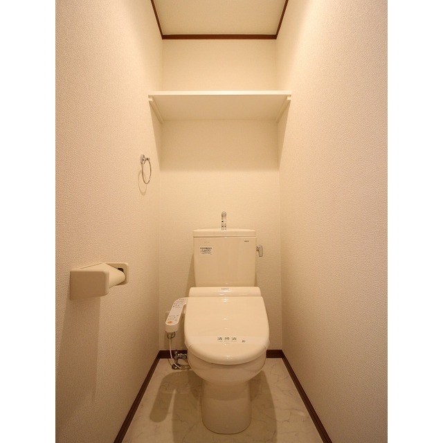 トイレ　同建物別部屋の画像です