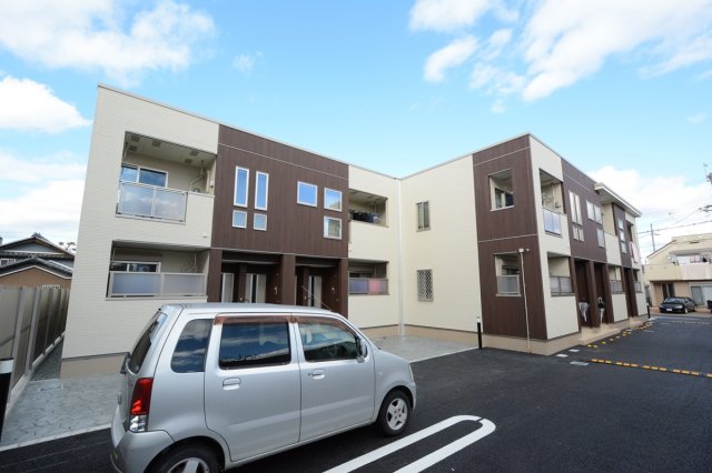 建物外観　敷地内に駐車場があります！