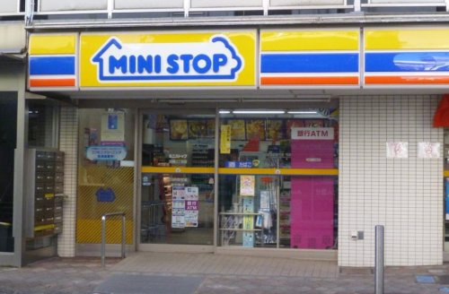 コンビニ　ミニストップ 高輪3丁目店（コンビニ）まで51m