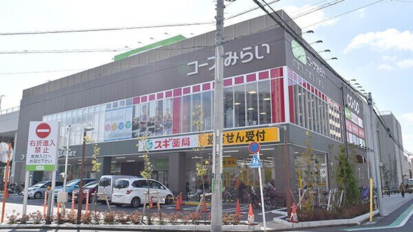ドラックストア　スギ薬局葛飾白鳥店（ドラッグストア）まで530m