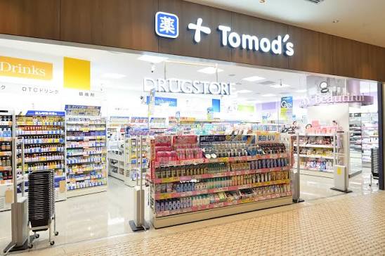 ドラックストア　トモズ東京ミッドタウン店（ドラッグストア）まで354m
