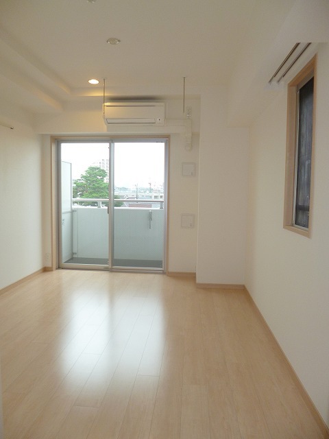 居室・リビング　明るい居室角部屋2面採光