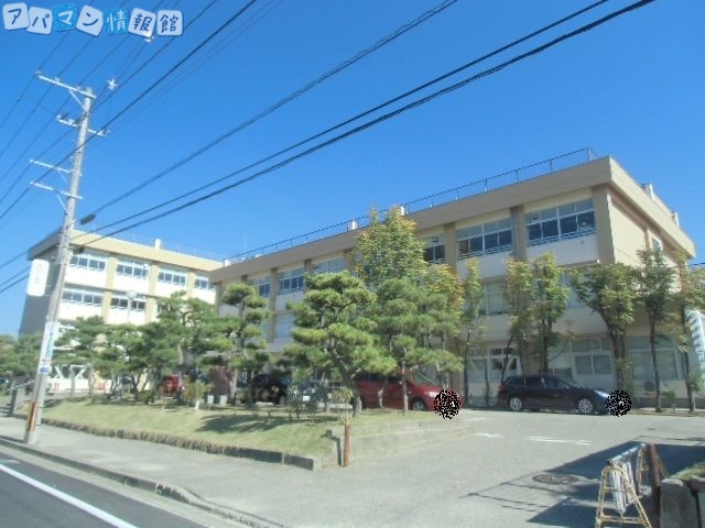 中学校　新潟市立上山中学校（中学校）まで930m