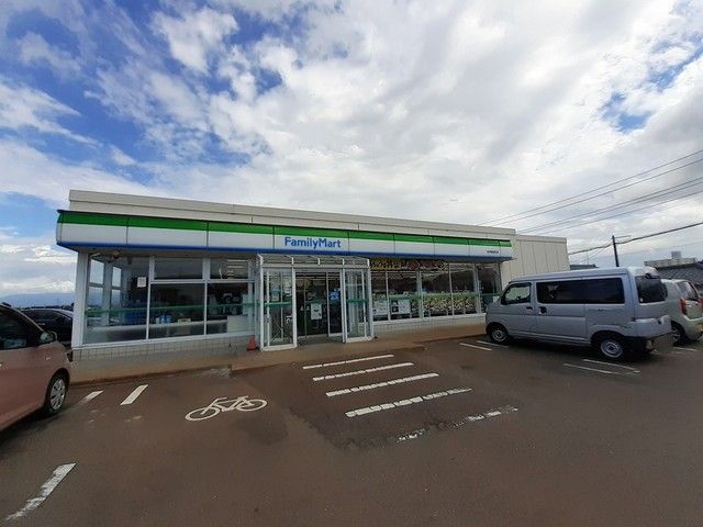 コンビニ　ファミリーマート新津善道町店（コンビニ）まで330m