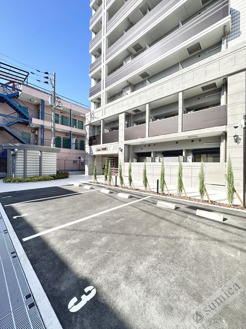 駐車場　出入りもスムーズにいただけます♪