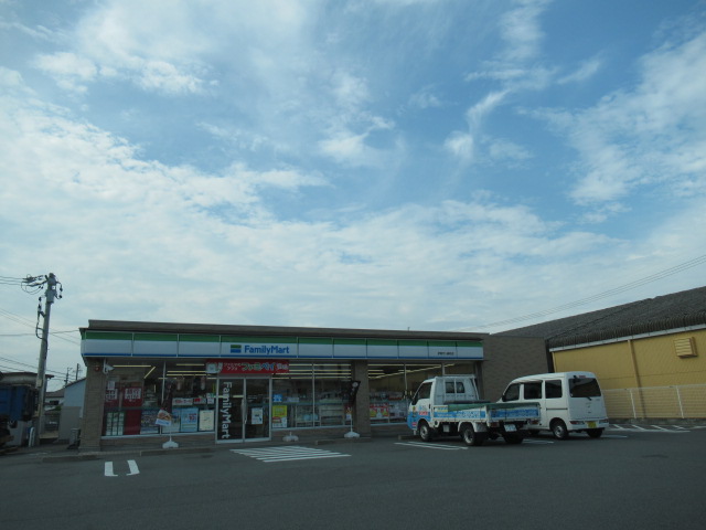 コンビニ　ファミリーマート伊勢竹ケ鼻町店（コンビニ）まで328m