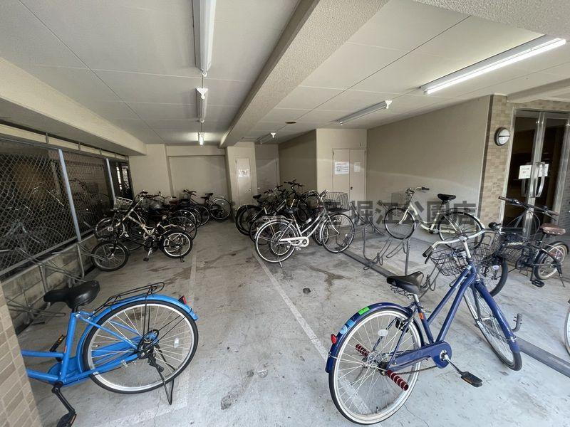 地下鉄四つ橋線 本町駅 徒歩3分 12階建 築28年の外観写真