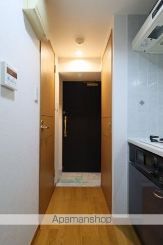 都営浅草線 宝町駅 徒歩4分 13階建 築22年の玄関写真