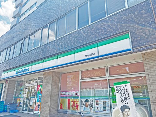 コンビニ　ファミリーマート築地口駅店（コンビニ）まで358m