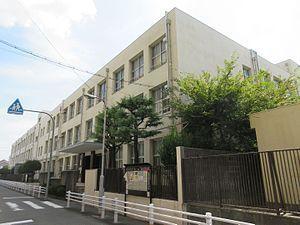 小学校　加美小学校（小学校）まで620m