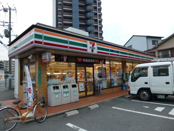 コンビニ　セブンイレブン（コンビニ）まで320m